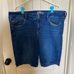Torrid shorts size 22